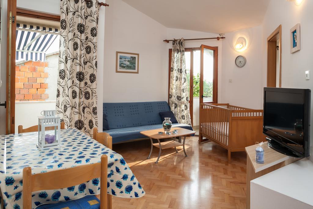 Kornelija 2 Apartment Podgora Room photo