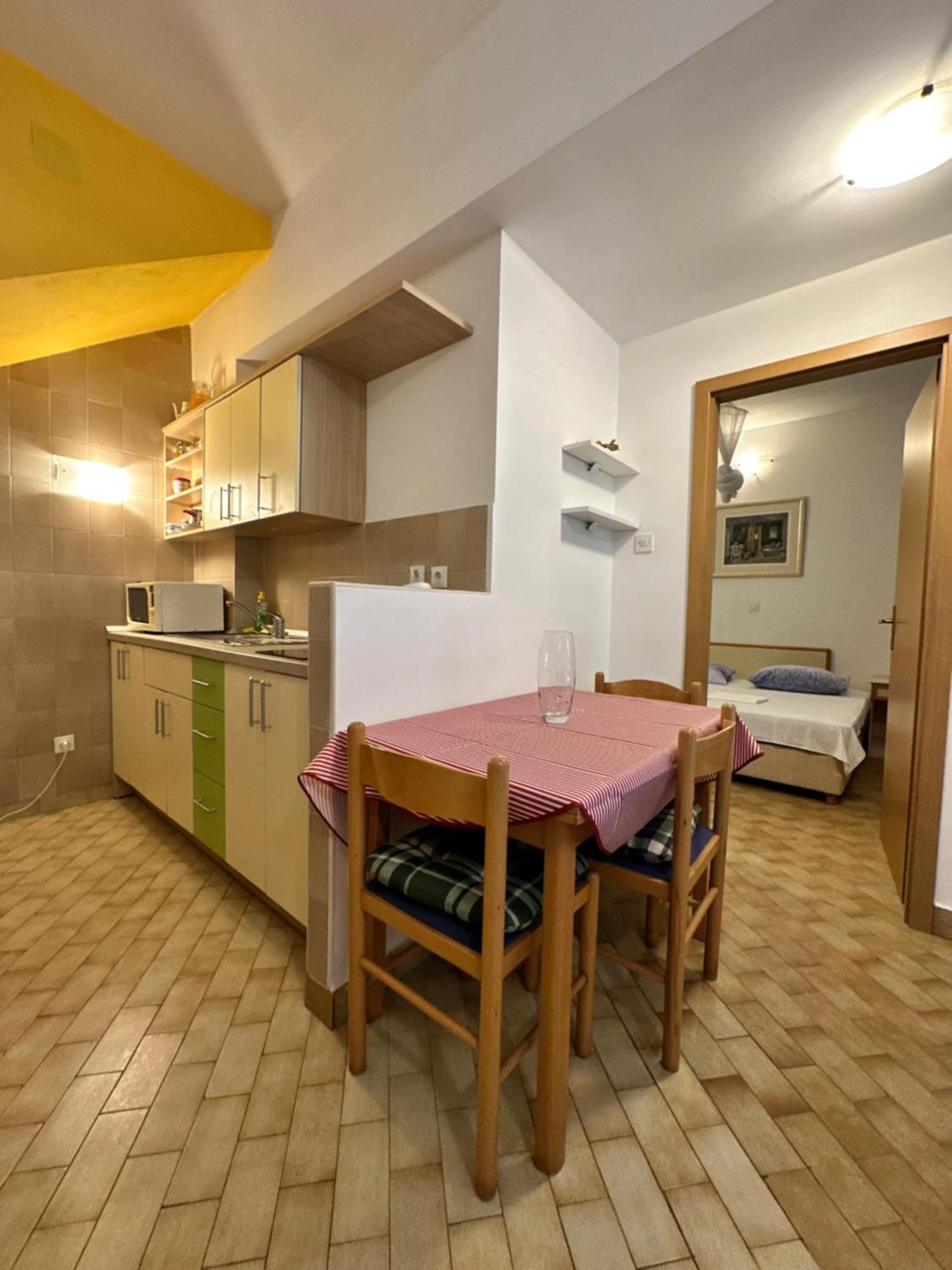 Kornelija 2 Apartment Podgora Exterior photo